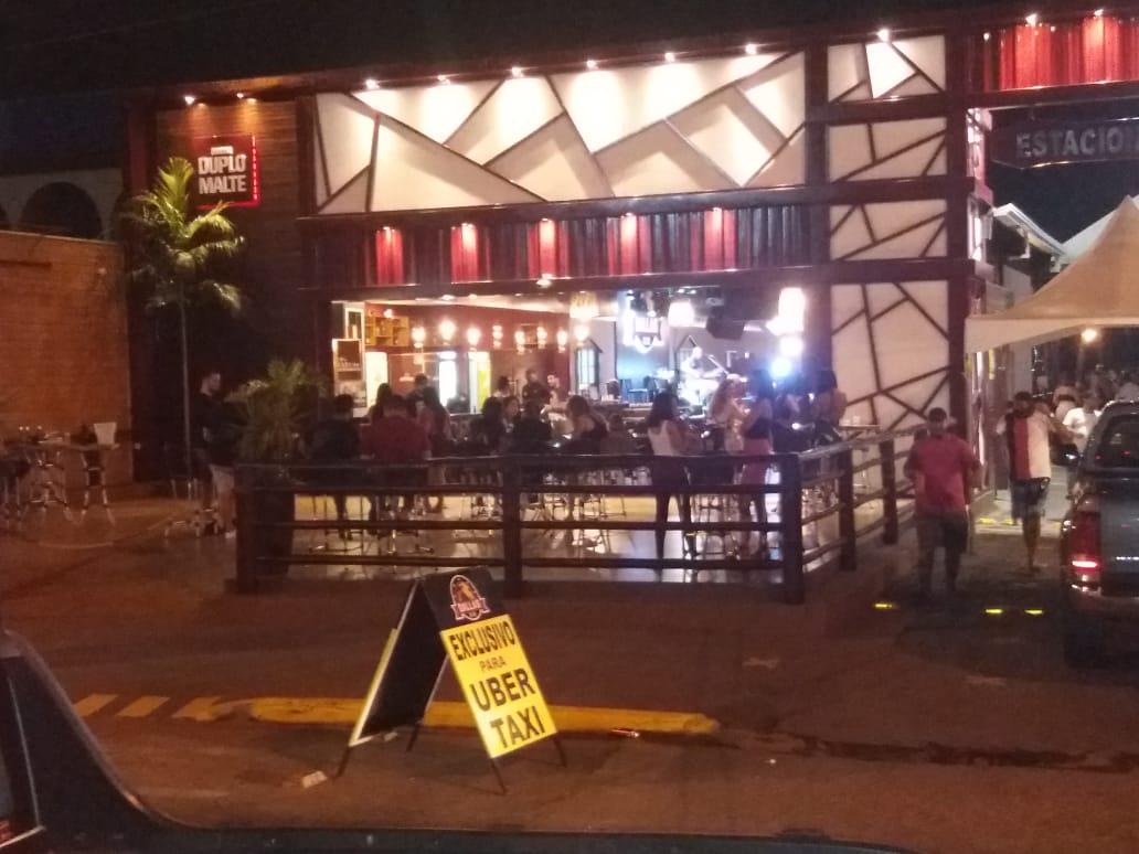 Bares e lanchonetes são fechados após as 21h em Cuiabá