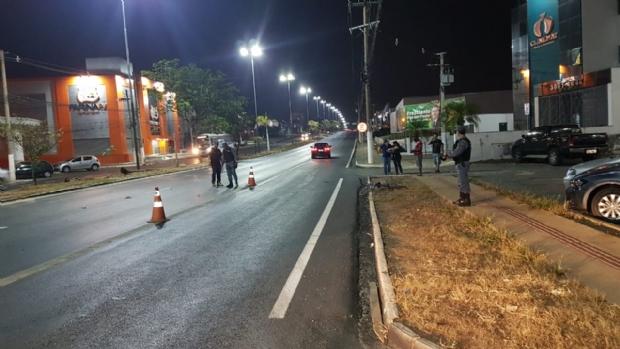 Ciclista atropelado na Fernando Corrêa continua internado em estado grave no HMC