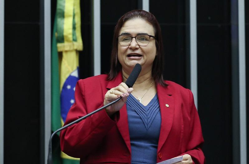 Deputada Rosa Neide é coautora de PDL que veta tentativa do governo federal em privatizar os postos de saúde