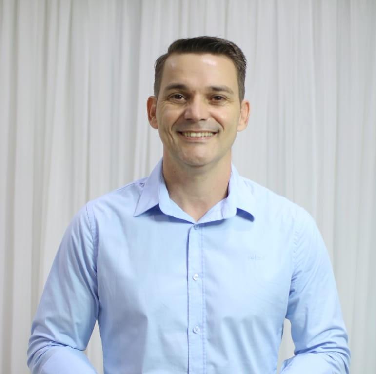 Professor de família tradicional coloca seu nome a disposição como vereador em Matupá