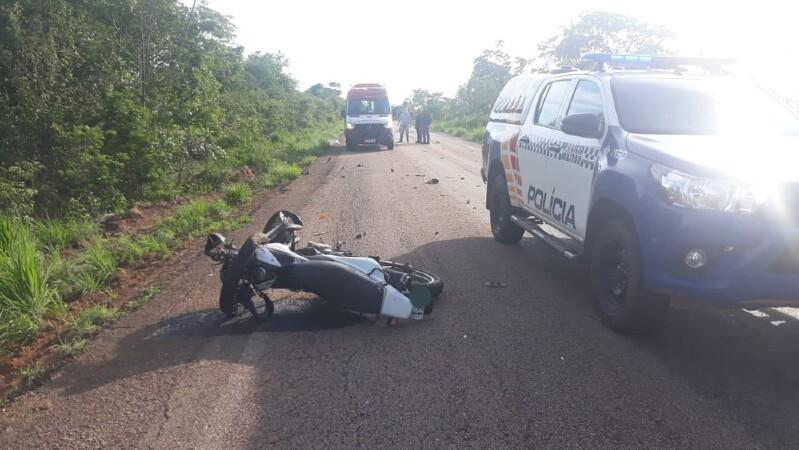 Motociclista morre após bater em veículo durante ultrapassagem (Veja fotos)