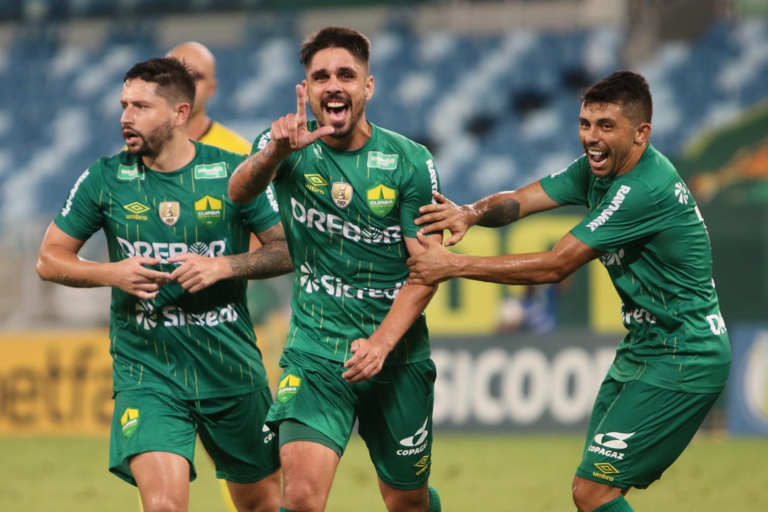 Cuiabá goleia desfalcado Guarani pela Série B e está mais próximo da Série A