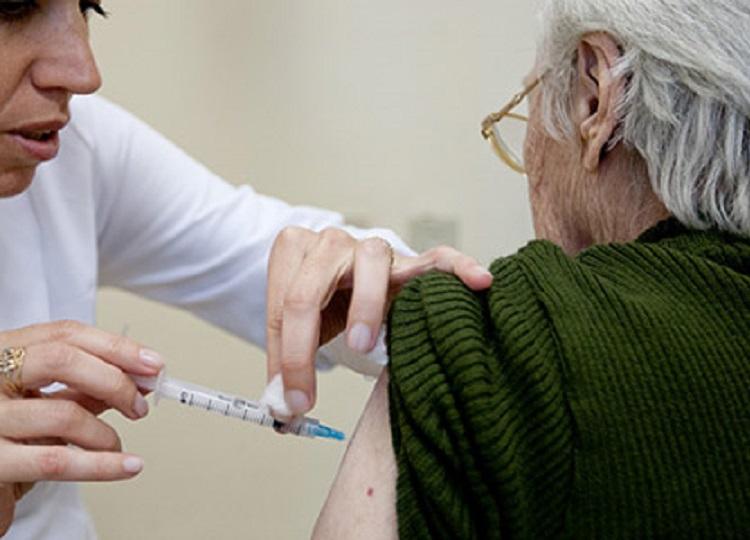 Idosos com mais de 74 anos não serão vacinados nesta primeira fase, afirma Governo do Estado