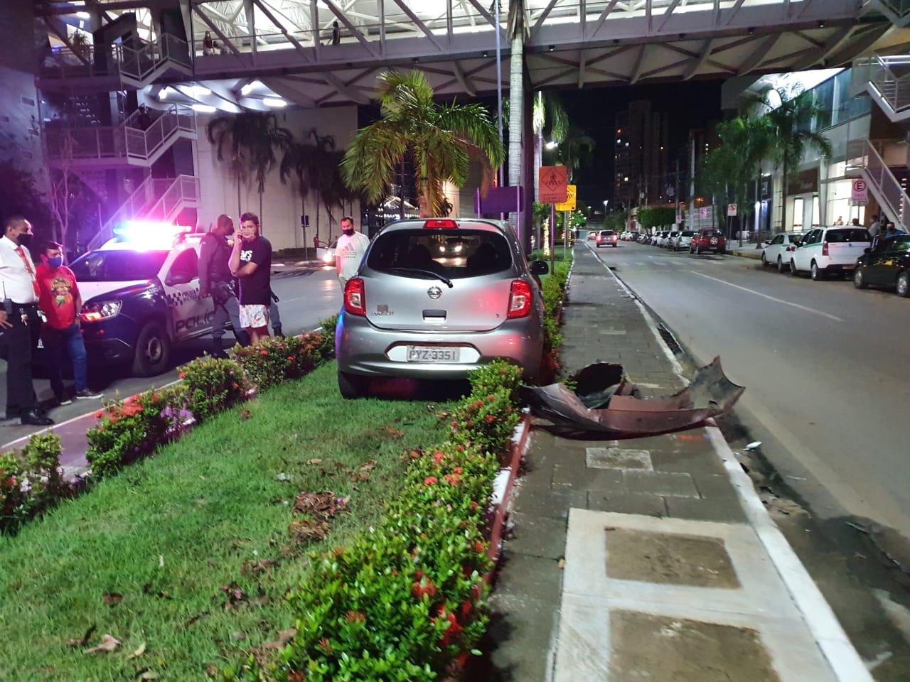 Soldado da PM é atropelado por carro desgovernado em Cuiabá; Veja vídeo