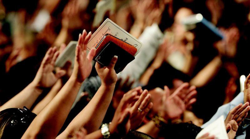 Governo sanciona lei que reconhece atividade religiosa como essencial