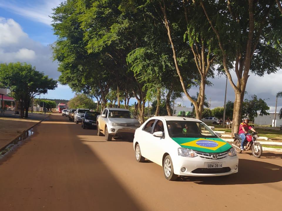 Grupo de empresários fazem carreata em apoio a Bolsonaro, pela reabertura do comércio e contra o STF em Sapezal