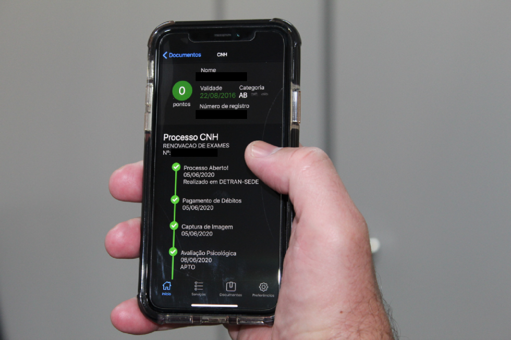 Motoristas com CNH vencida em março de 2020 devem renovar o documento este mês