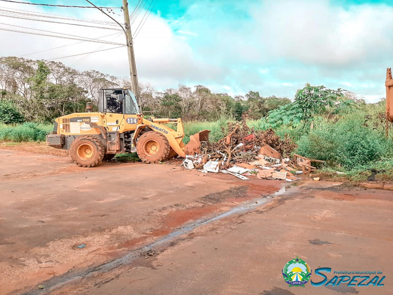 Prefeitura realiza limpeza no bairro Paulino Abatti
