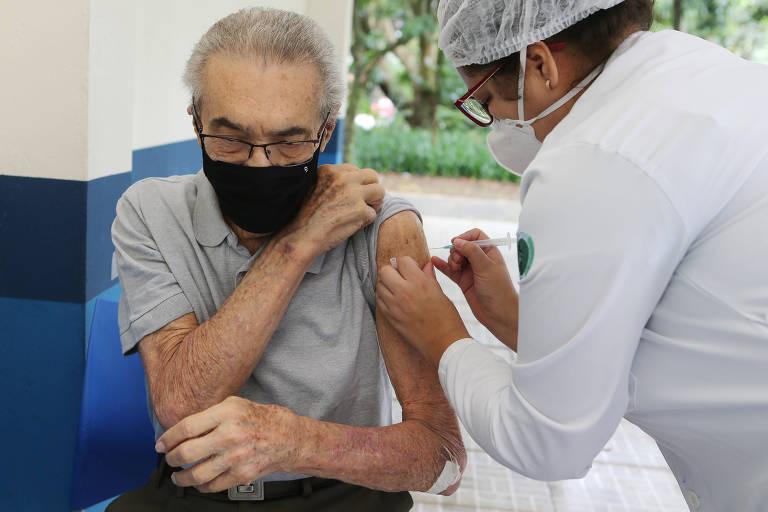 Quantidade insuficiente de vacinas impossibilita imunização de idosos em Sapezal