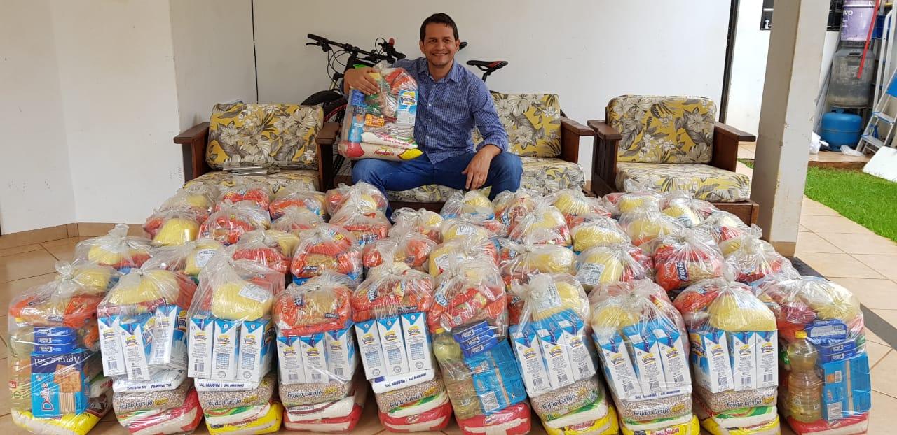 Vereador usa salário para comprar cestas básicas e doar para famílias de Sapezal