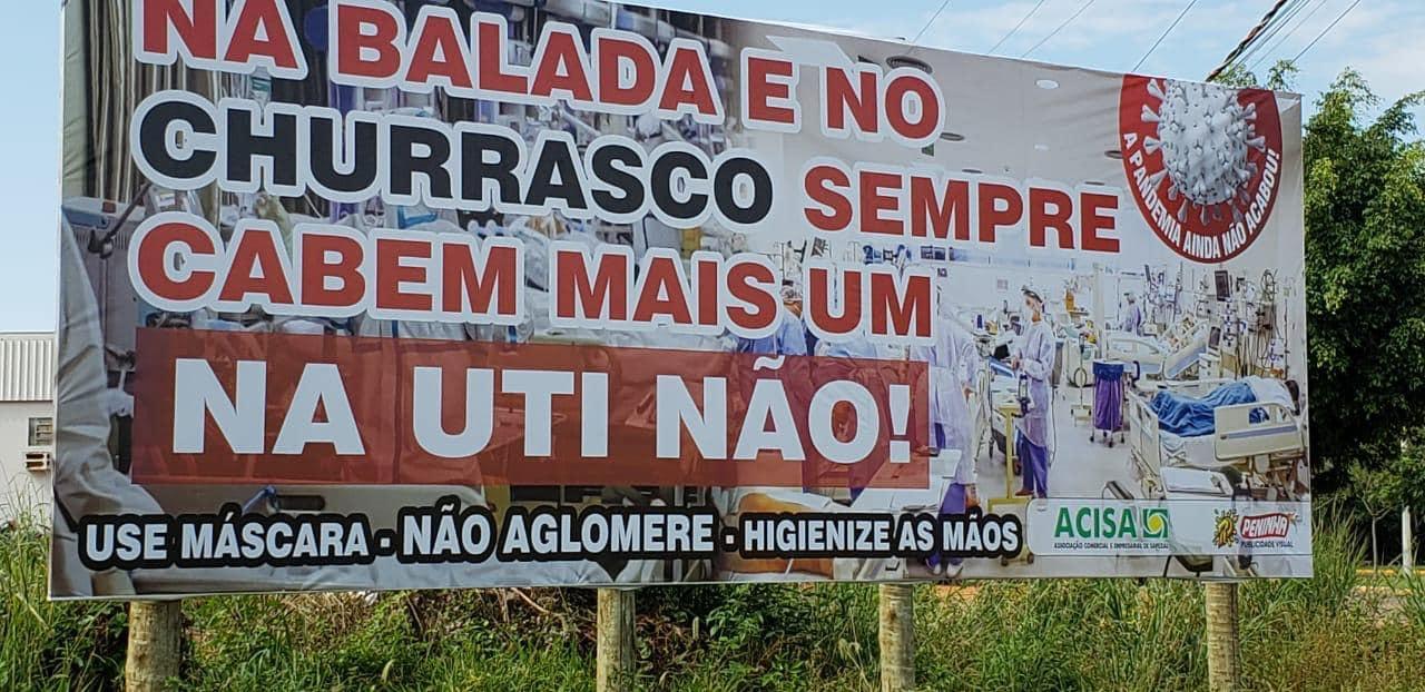 ACISA e Prefeitura Municipal distribuem faixas com frases de conscientização contra a Covid-19 em Sapezal
