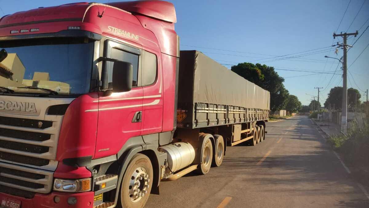 Carreta com carga que saiu de Sapezal é roubada por criminosos em Barra do Bugres