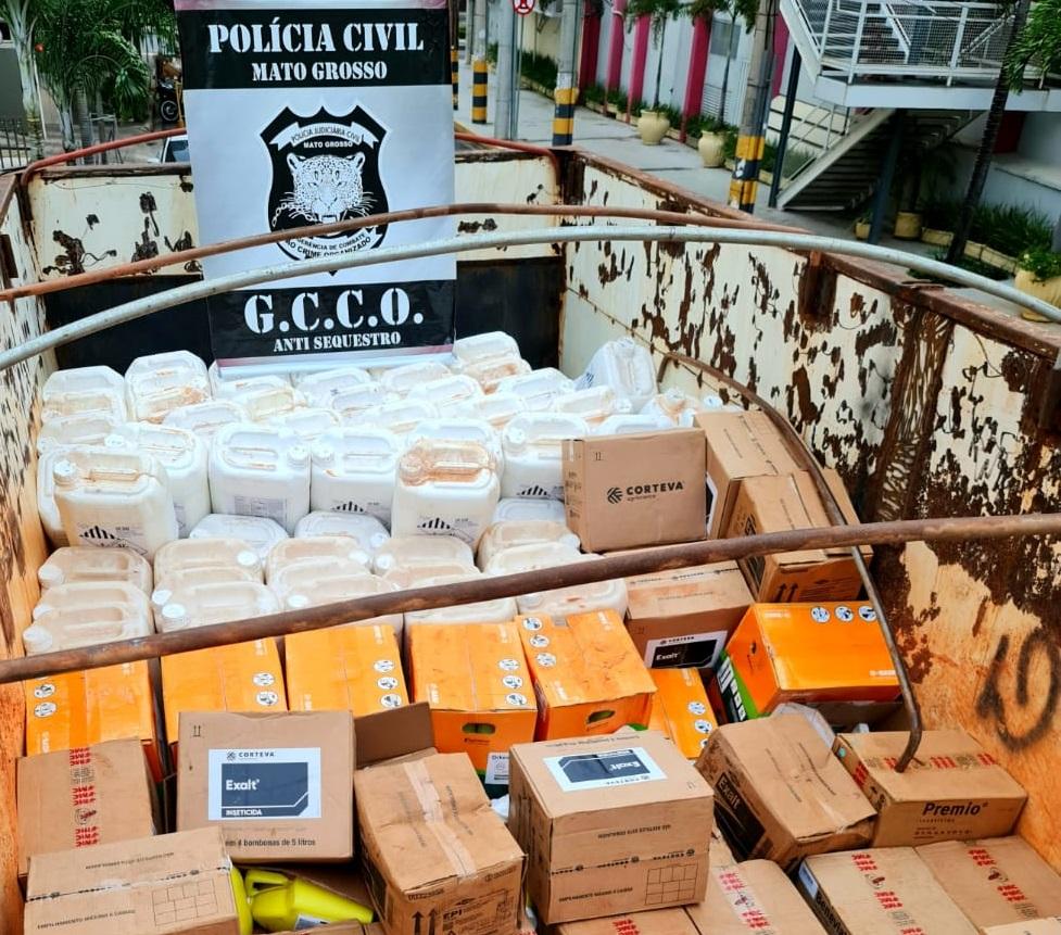 Polícia Civil recupera mais de seis mil litros de defensivos roubados de fazenda em Sapezal