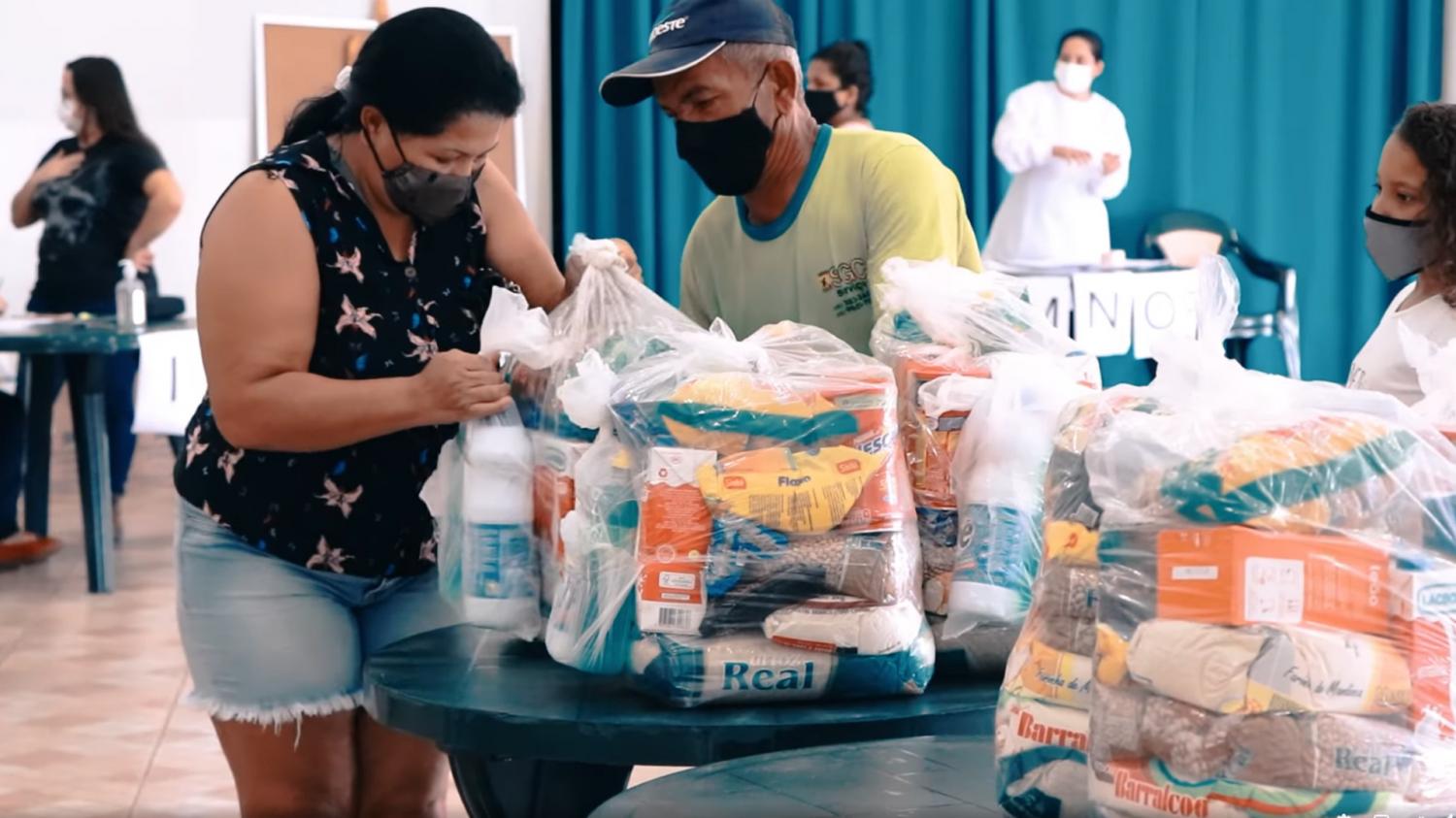 Prefeitura de Sapezal realiza entrega de cestas básicas para pessoas em situação de vulnerabilidade