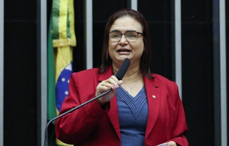 Rosa Neide repudia tentativa de intimidação do governo contra Almir Suruí e Sônia Guajajara