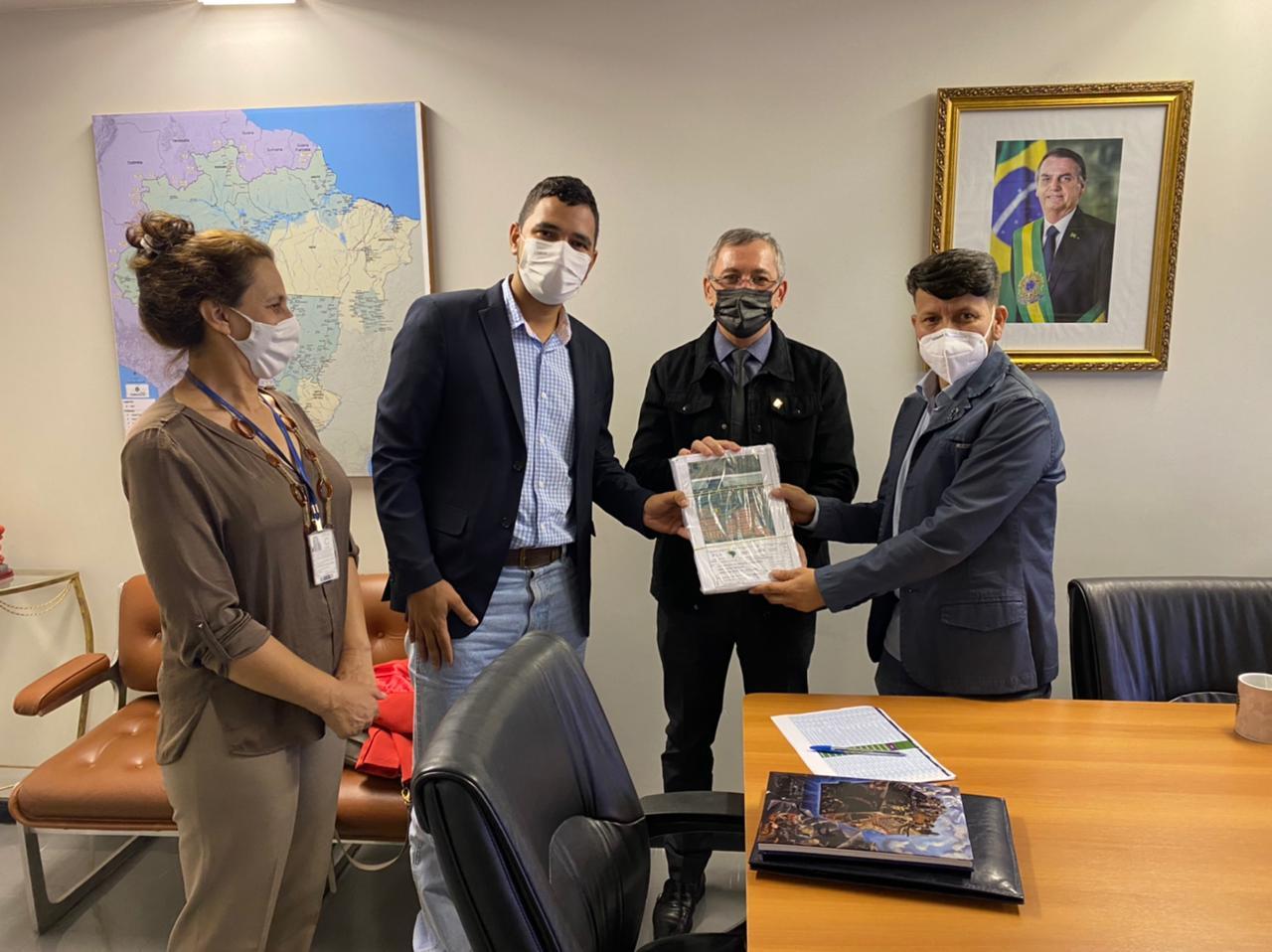 Em visita a Brasília, vereadores protocolam documentos para construção de praça no bairro Papagaio em Sapezal
