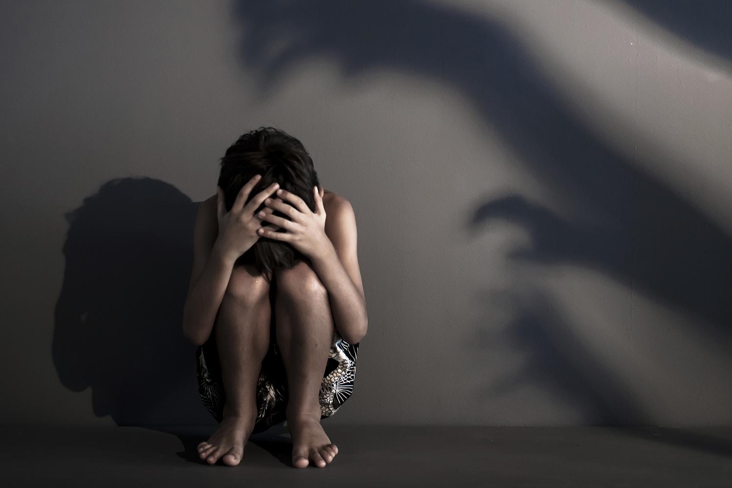 Jovem de 25 anos é preso acusado de estupro e armazenamento de pornografia infantil