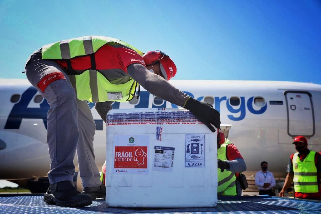 Mato Grosso recebe 177.250 doses de vacina contra a Covid-19 nesta quinta-feira
