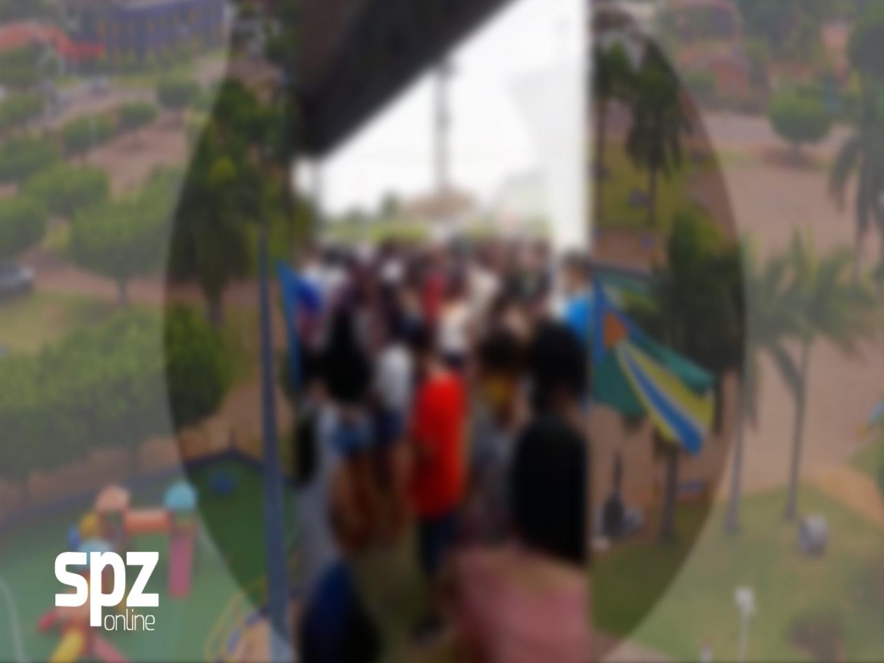 Aglomeração e desorganização marcam primeiras horas de vacinação nesta terça-feira em Sapezal