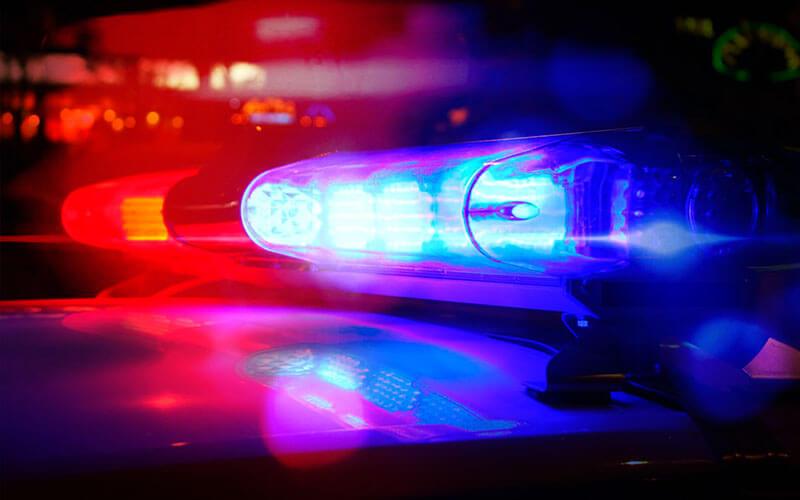 Jovem de 23 anos é baleado em frente a casa de shows em Comodoro