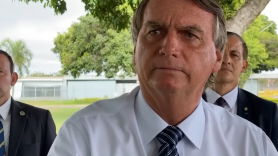Bolsonaro diz que povo vivia melhor no tempo de Lula