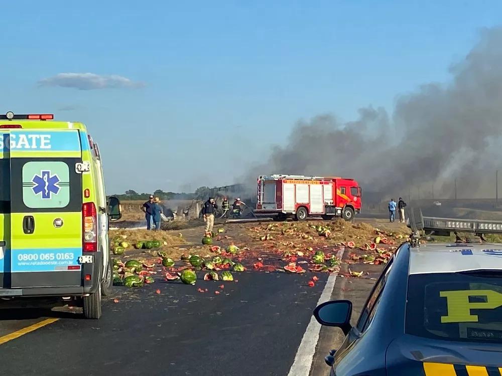 Acidente na BR-163 deixa 4 mortos após carretas pegarem fogo