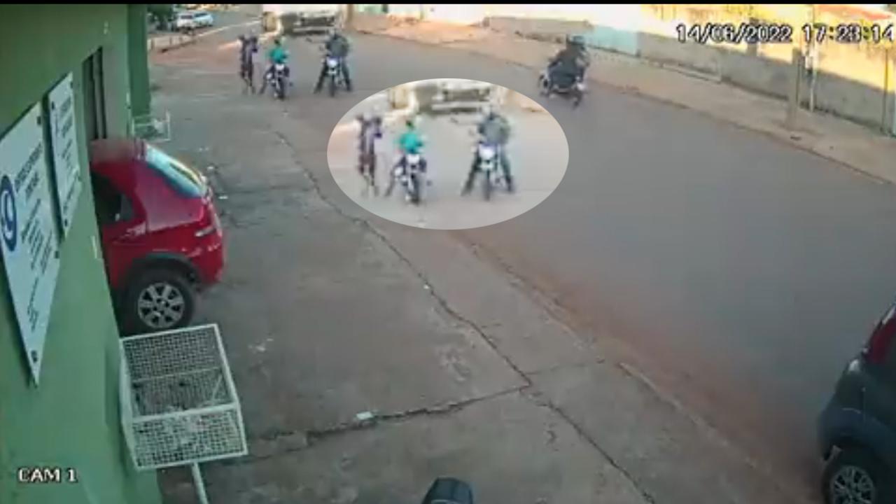 Dupla em moto faz emboscada e mata jovem de 22 anos em Cáceres
