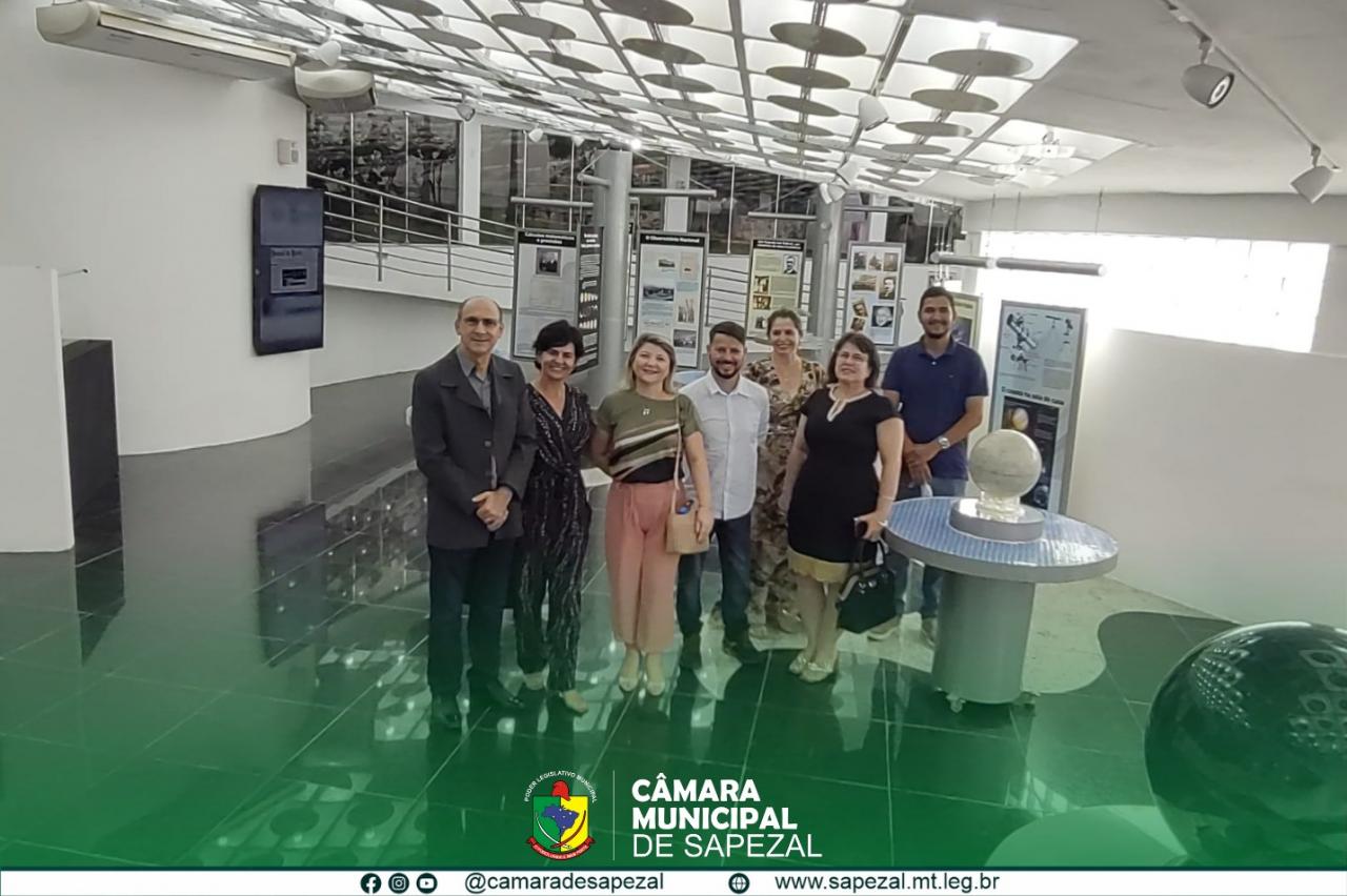 Comitiva de Sapezal busca ações para melhorar Educação de Sapezal em cidade referência na área