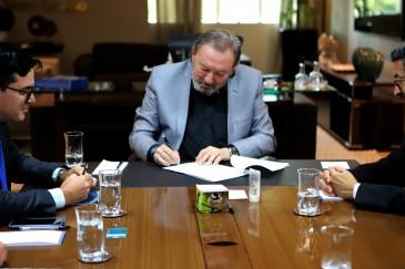 TCE-MT e Sefaz assinam termo de cooperação e fortalecem rede educacional