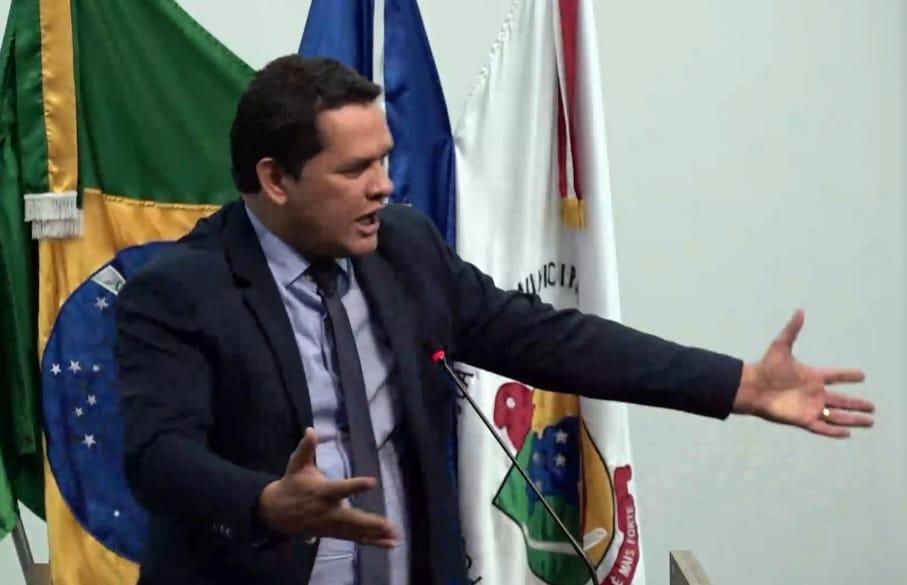 Vereador aponta sobrepreço de 40 por cento em licitação para manutenção de ares-condicionados em Sapezal