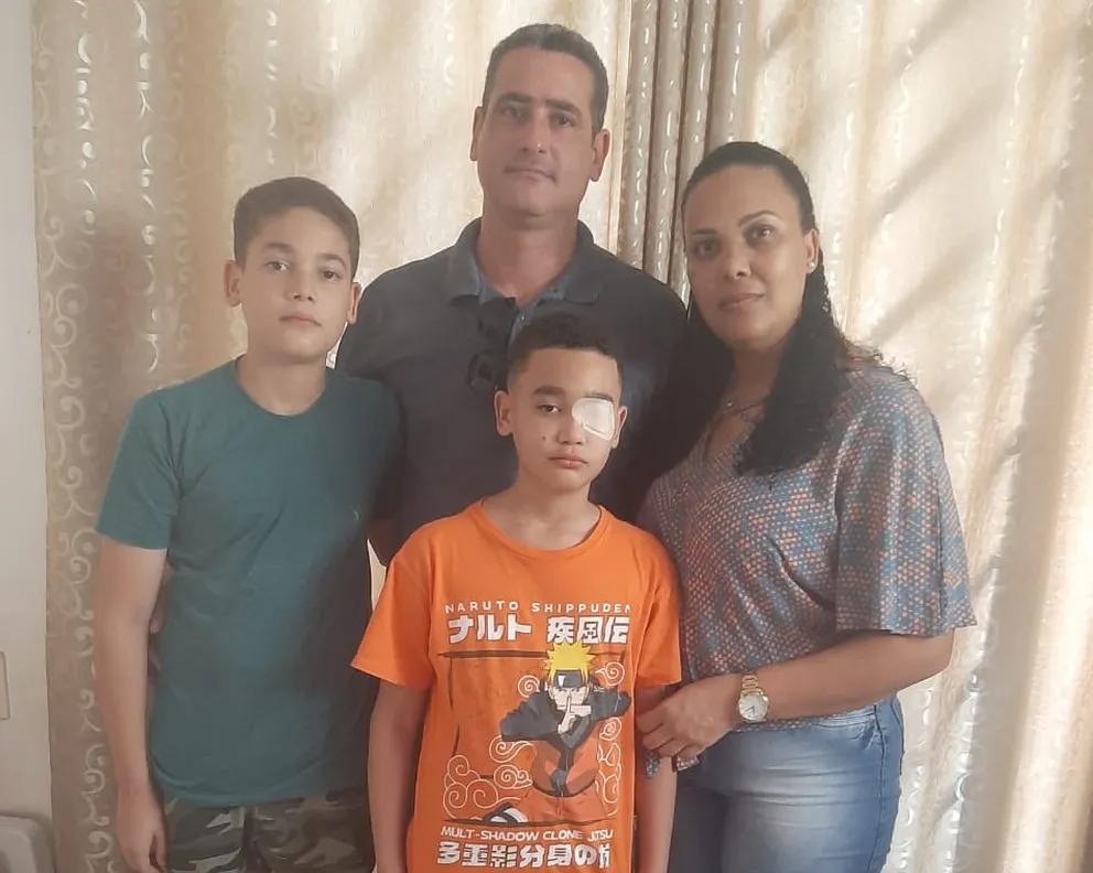 Menino impedido de atravessar bloqueio passa por cirurgia em Cuiabá