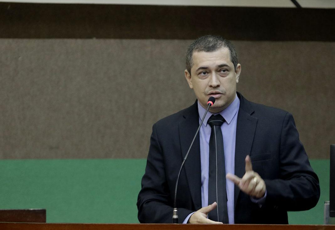 Ex-vereador protocola denúncia no MPE contra gratificação para vereadores da capital