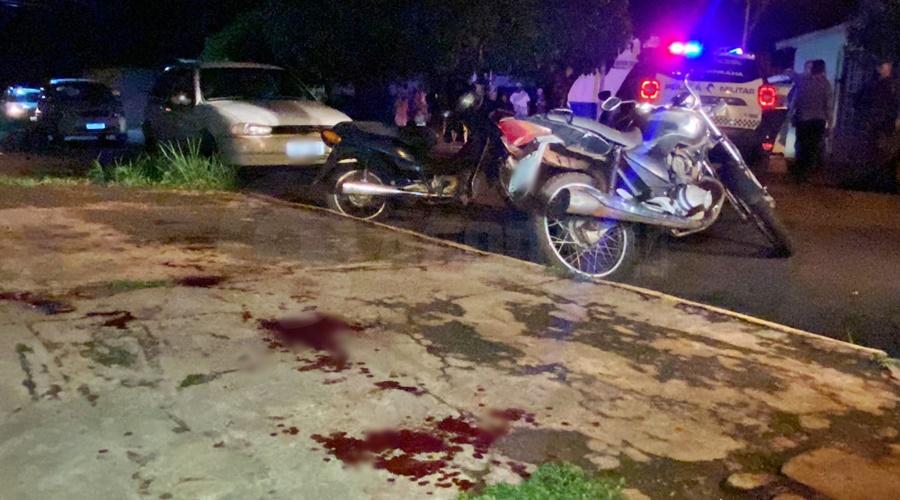 Mulher esfaqueia homem após desentendimento em bar