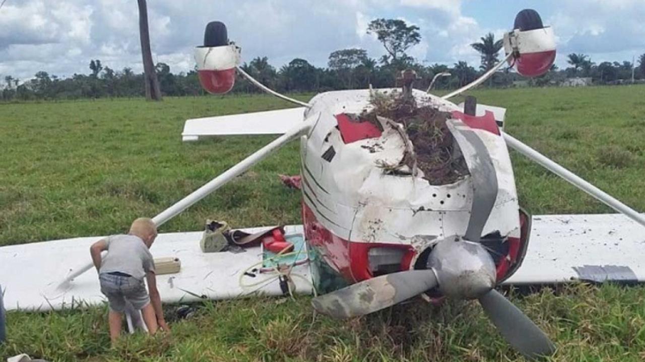 Pilotos fogem após queda de avião no interior de MT