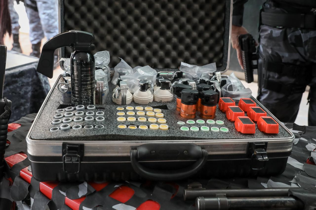 Governo de MT entrega armas não letais para Polícia Militar