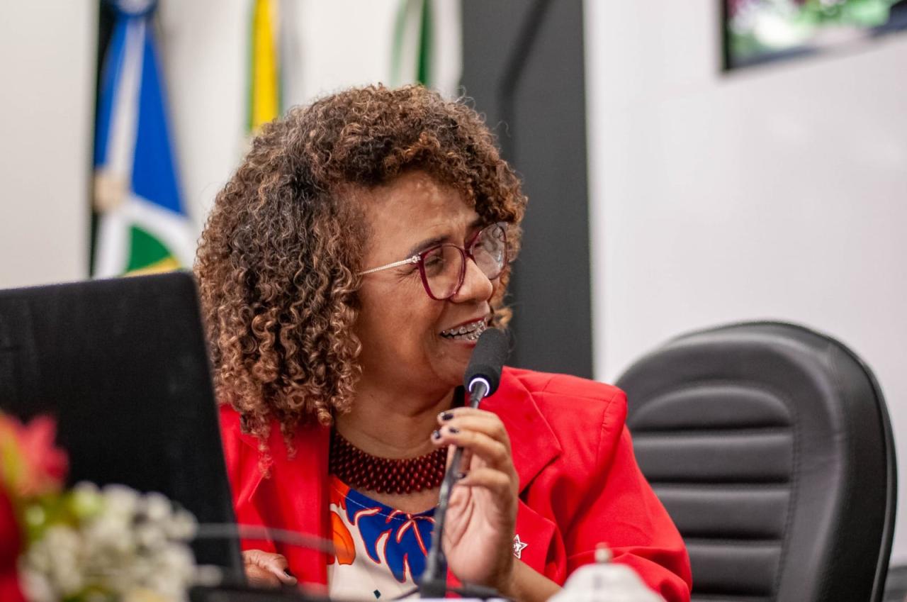 Edna Sampaio esclarece demissão de ex-chefe de gabinete grávida 