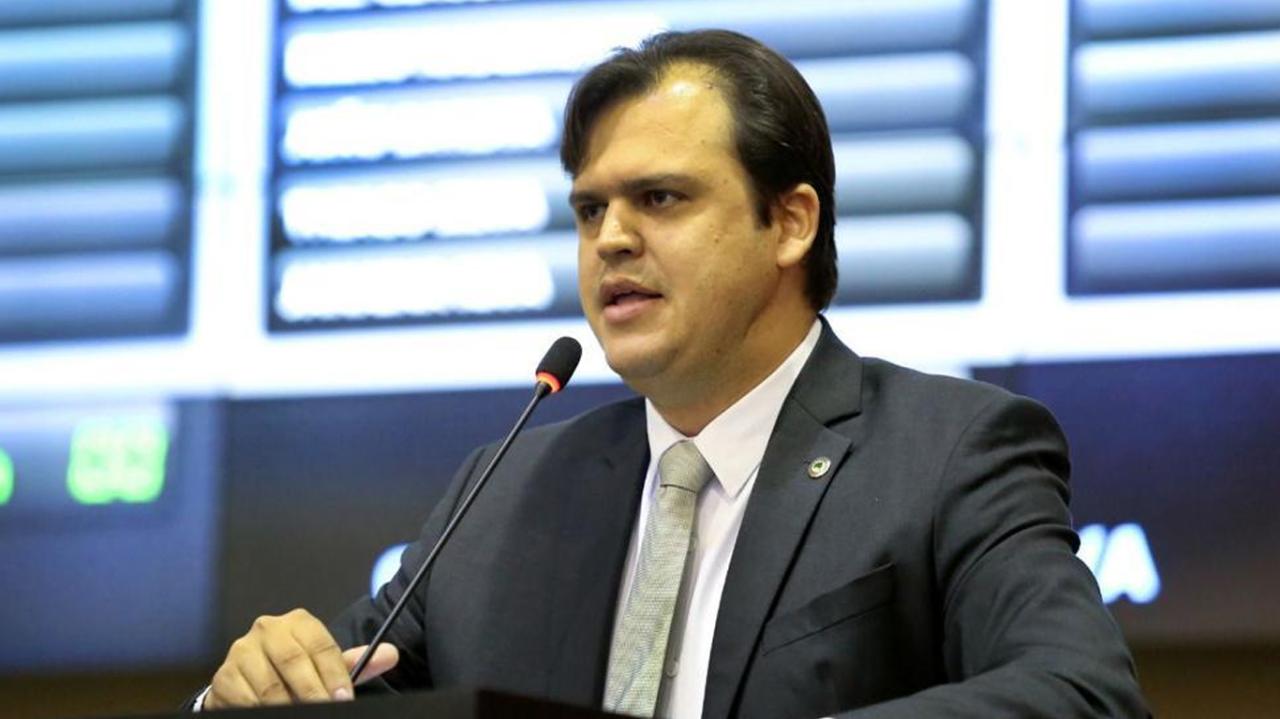 Thiago Silva propõe a reserva de vagas em empresas para mulheres vítimas de violência doméstica