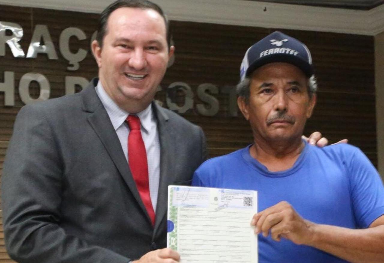 Deputado Valdir Barranco promove emocionante entrega de títulos de propriedades em Confresa