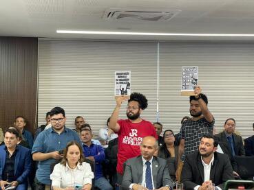 Estudantes protestam contra o Novo Ensino Médio durante evento com o ministro da Educação