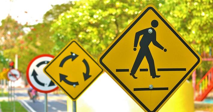 Projeto de vereadores para atualização da sinalização urbana é aprovado por unanimidade na Câmara Municipal