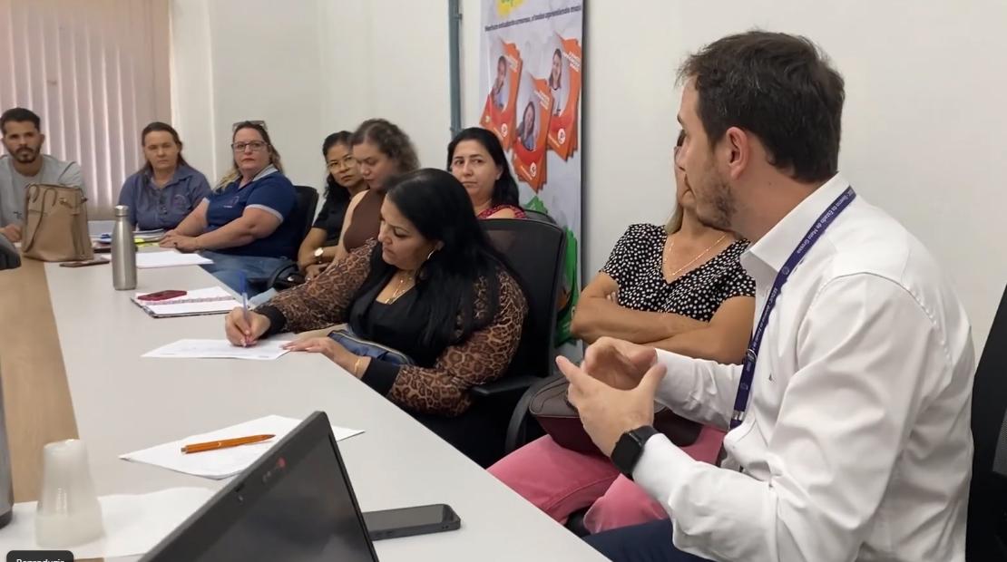Representante da Seduc se reúne com profissionais da Educação de Sapezal para traçar metas