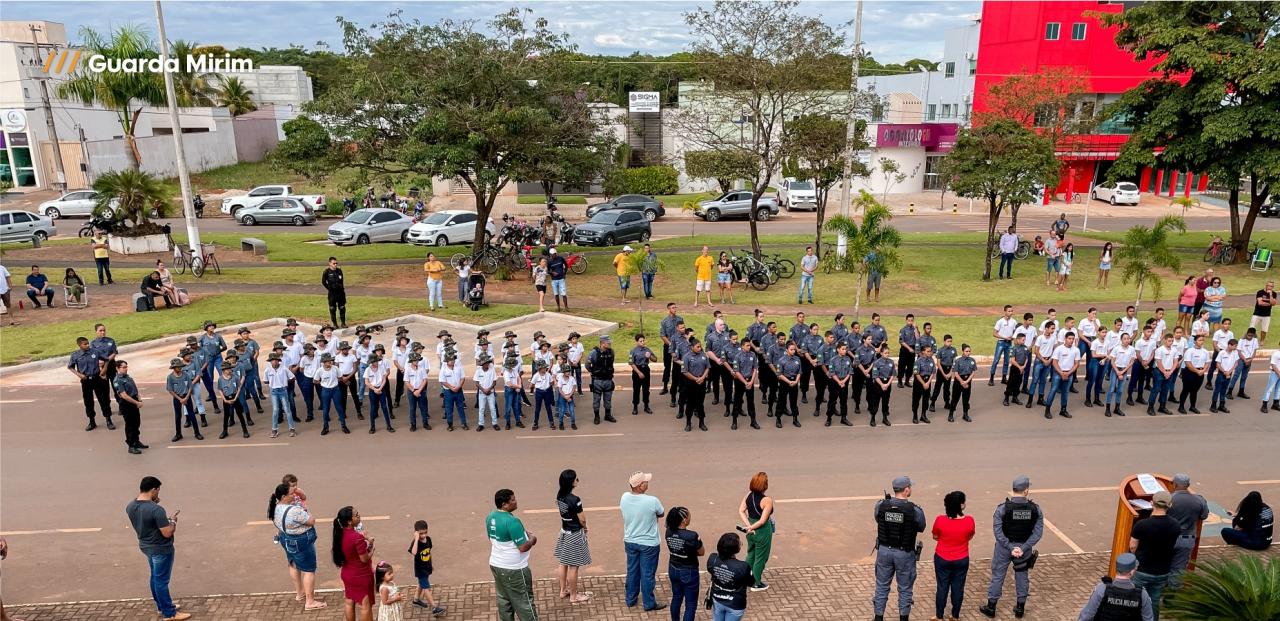 Autoridades Federais, Estaduais, Municipais e Militares prestigiam o desfile da Guarda e Águia Mirim de Sapezal