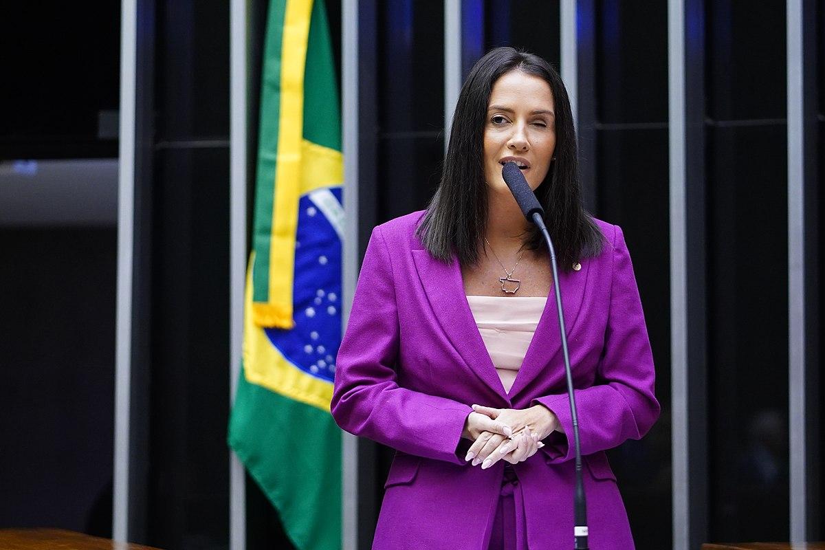 Deputada Amália Barros se compromete em destinar emenda para a compra de um novo ônibus para a Apae de Sapezal