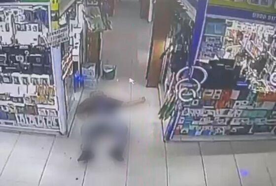Dois são mortos e outros dois ficam feridos após tiros no Shopping Popular em Cuiabá; Veja vídeo