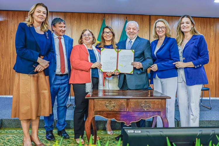 Lula sanciona lei que institui pensão especial para órfãos de feminicídio