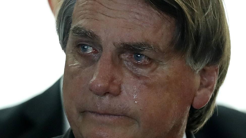 Bolsonaro é alvo de operação da PF e terá que entregar passaporte