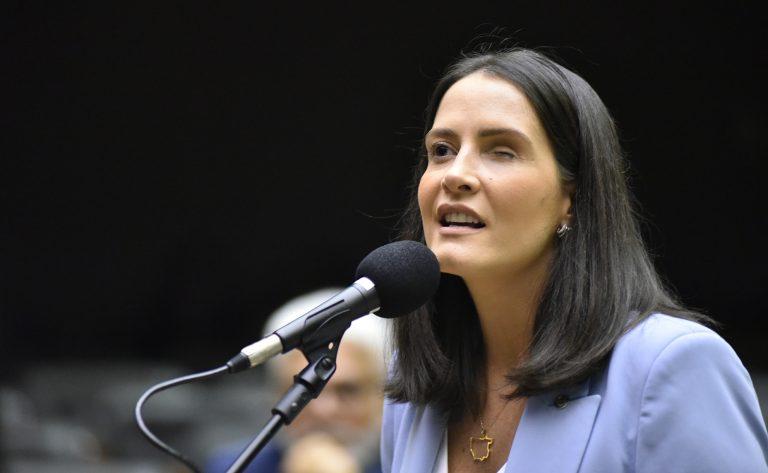 Deputada Federal Amália Barros morre aos 39 anos: Legado político e social é lembrado