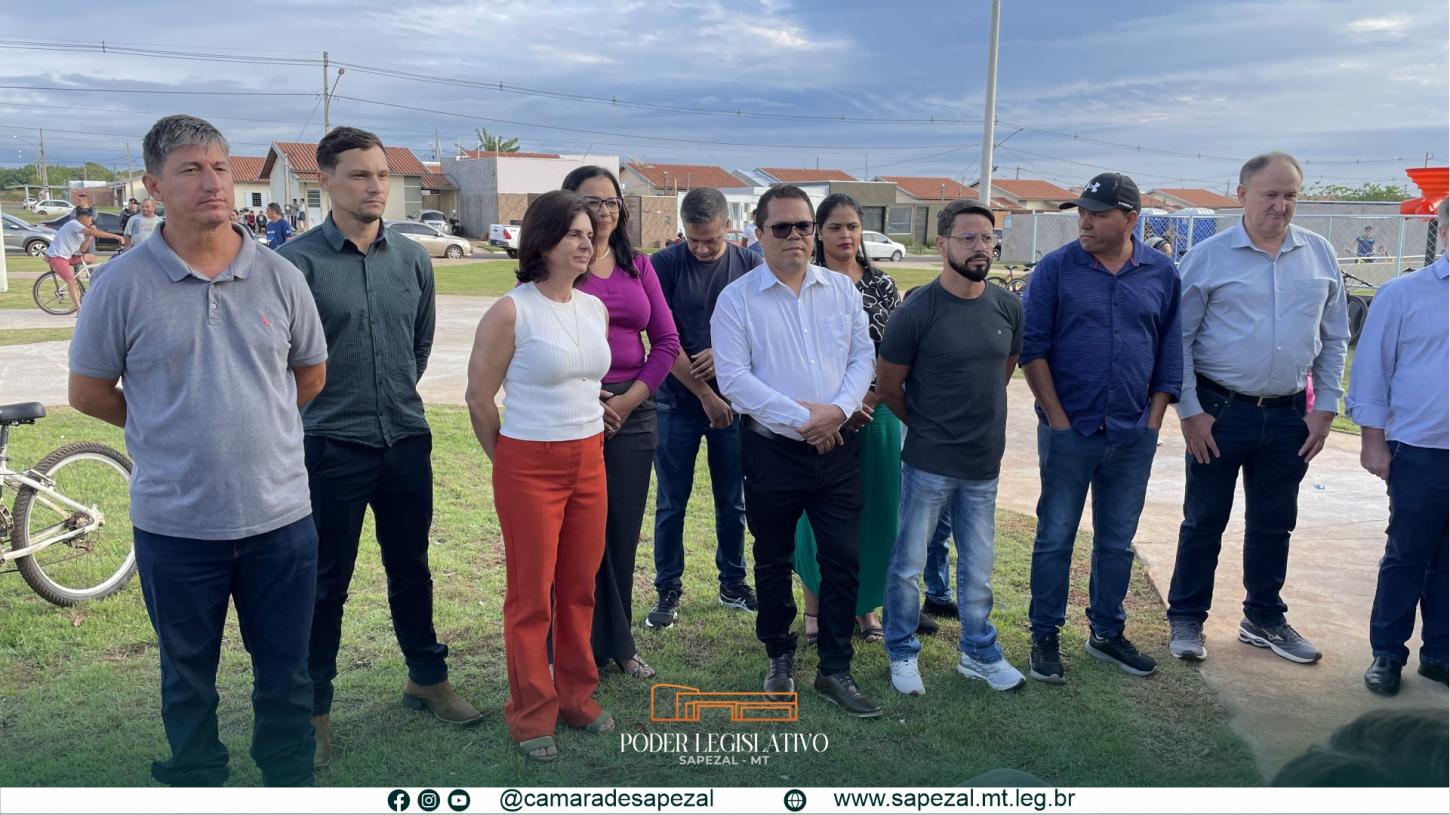 Representantes da Câmara marcam presença na inauguração da Praça e Quadra Poliesportiva do Bairro Papagaio