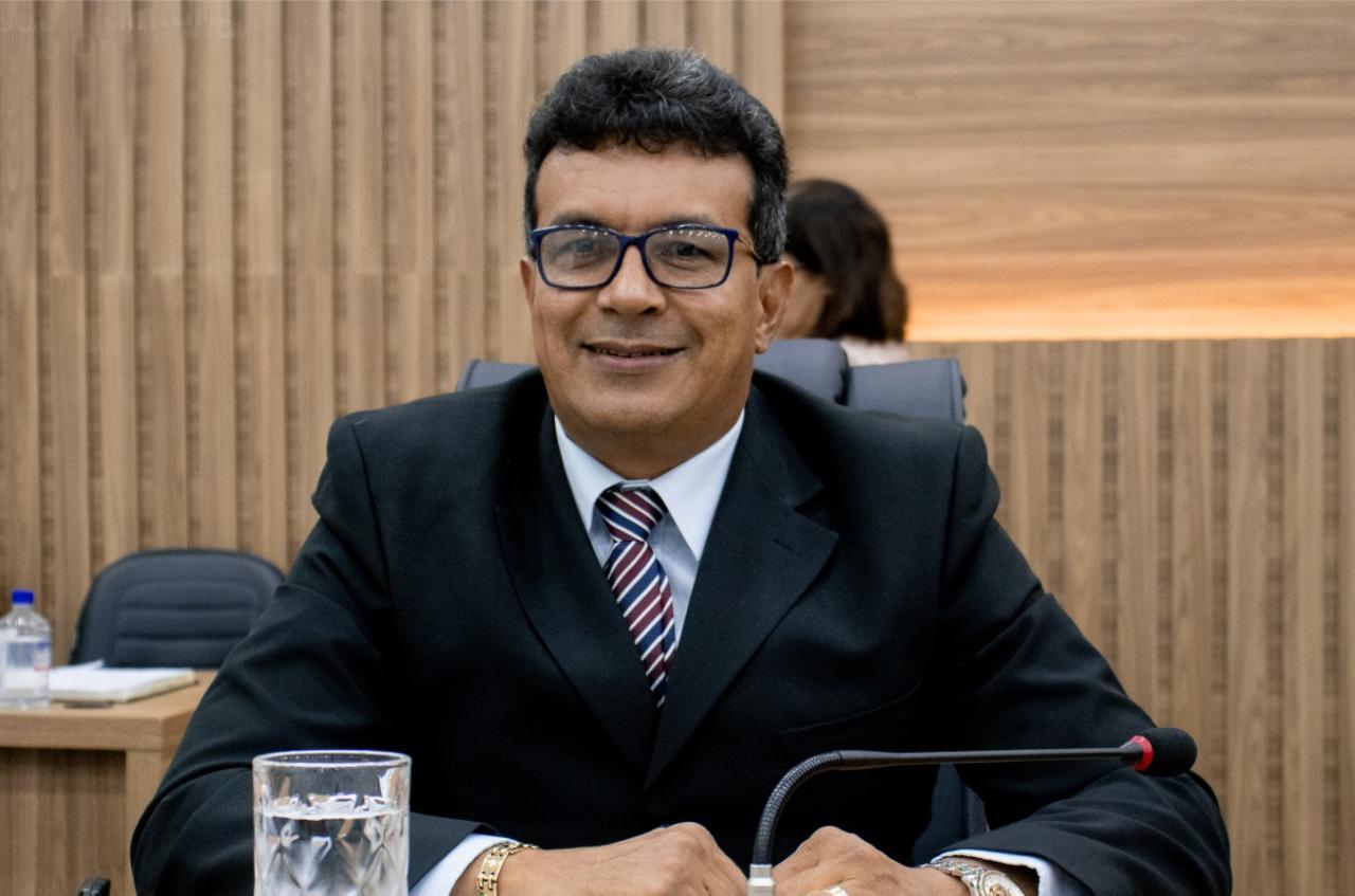 Promotor arquiva denúncia contra vereador acusado de 'fake news' após críticas à Lei das Calçadas