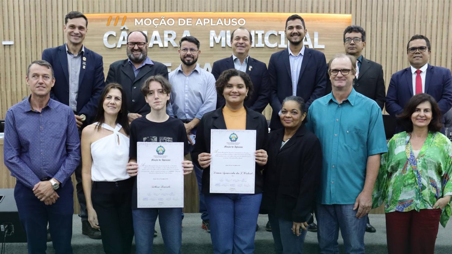 Câmara homenageia alunos destaques em Competições Educacionais